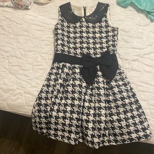Est.1989 children’s place dress that’s black and white
